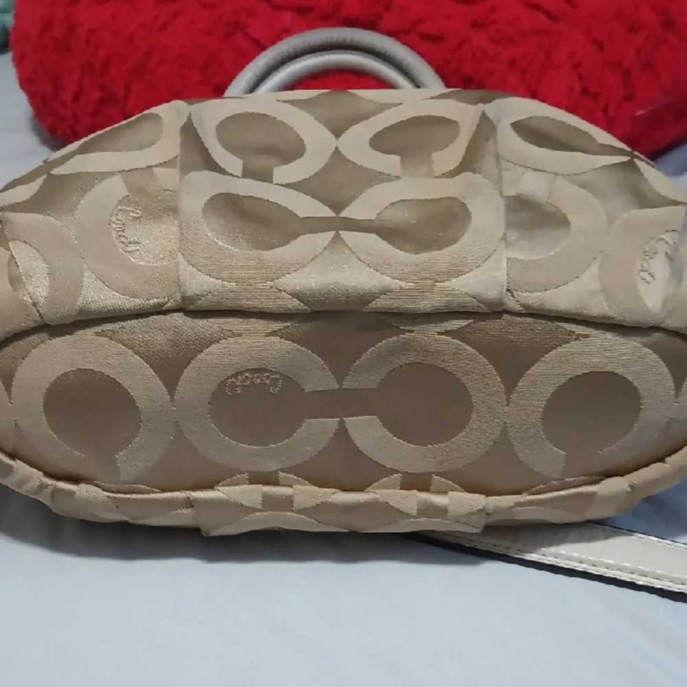 Coach 18650. Beige Signature Satchel